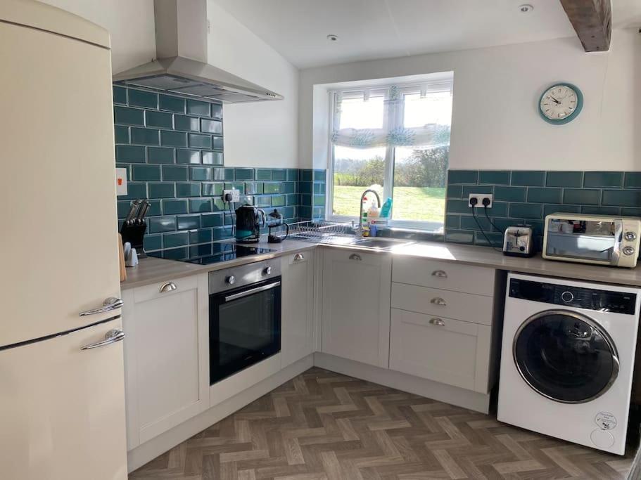 South Cottage - Garden, Views, Parking, Dogs, Cheshire, Walks, Family Adlington Exterior photo